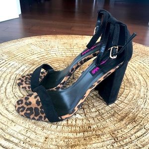 Wilddiva Leopard 4inch heels - Size 7.